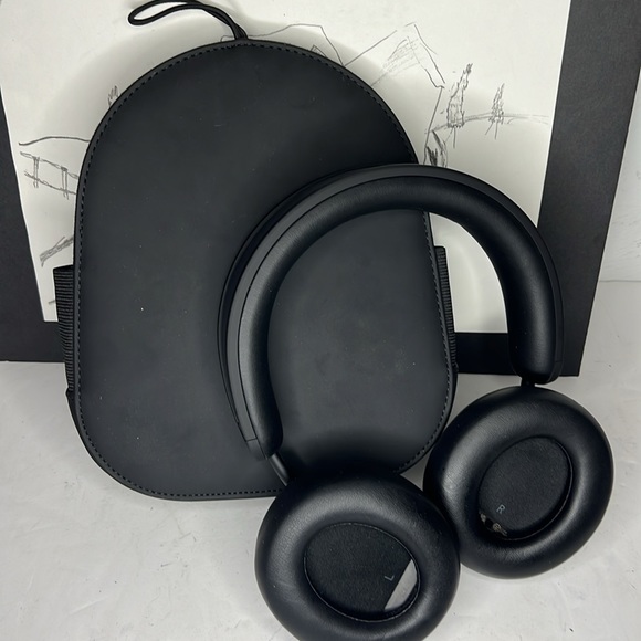 Urbanista Los Angeles Solar Powered Active Bluetooth Headphones - Picture 6 of 16